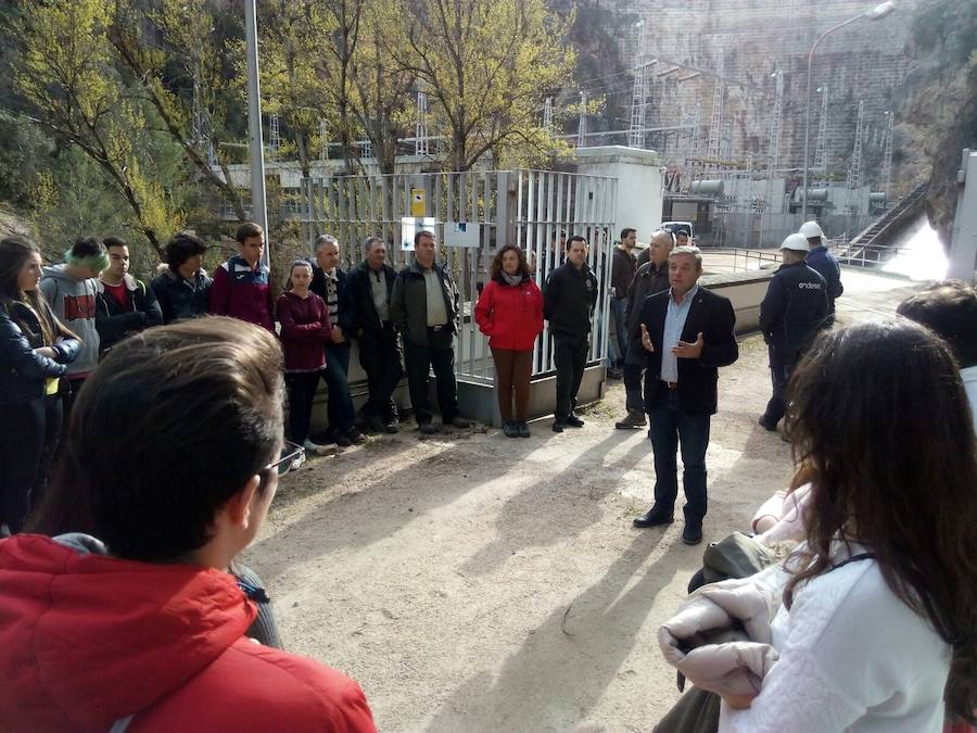 Escolares celebran el Día del Agua con actos en El Tranco y el Charco de la Pringue