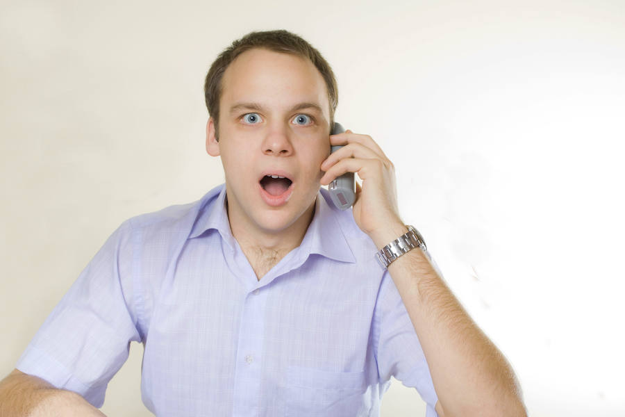 Facua denuncia a 14 compañías de telecomunicaciones por cobrar en sus líneas de atención al cliente