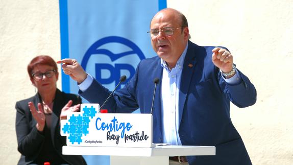 Sebastián Pérez presenta su candidatura a la reelección en el PP provincial: «Si alguien tiene que tener miedo es el PSOE»