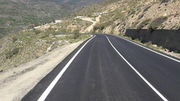 La carretera de Tices estrenará nuevo firme