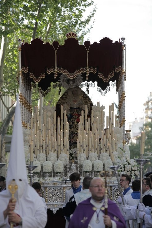 La Amargura reina entre sus fieles y devotos