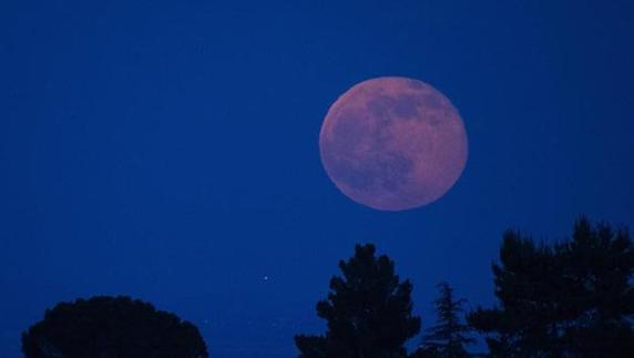 La 'luna rosa' que saldrá esta noche: cómo, dónde y cuándo ...