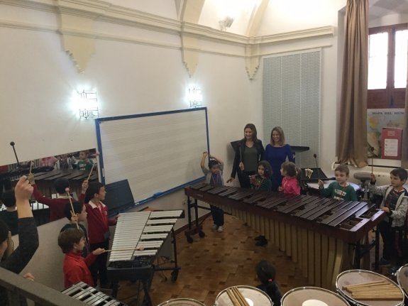 Cincuenta niños aprenden música con la Fundación Baremboin