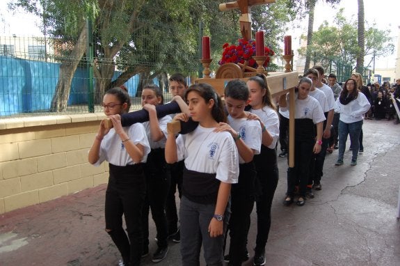 EQUO pide que no se vuelvan a celebrar desfiles procesionales en escuelas públicas