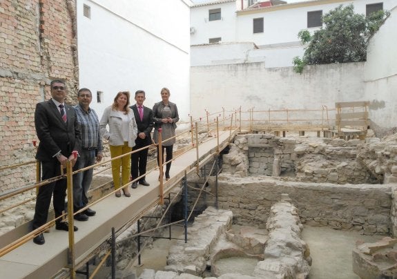 Cajamar presenta los restos arqueológicos hallados en las obras de su sucursal en Baeza