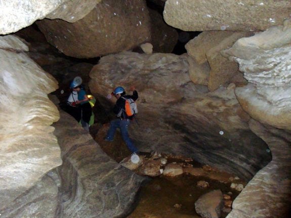 Un centenar de espeleólogos se da cita en los Karst de Sorbas