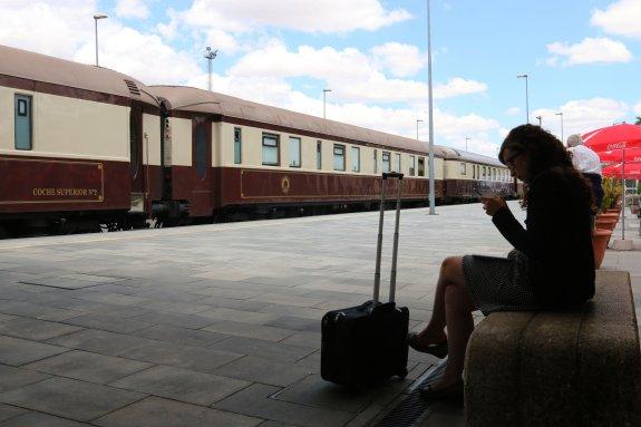 El alcalde reclama a Fomento la reconexión por la vía de Moreda que usó el tren de lujo Al Ándalus