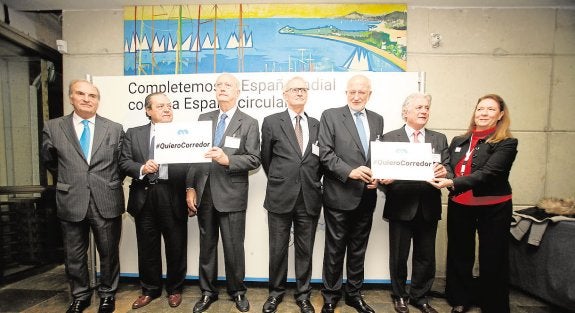 El acto de apoyo al Corredor Mediterráneo en Aguadulce suma ya a más de 800 empresarios