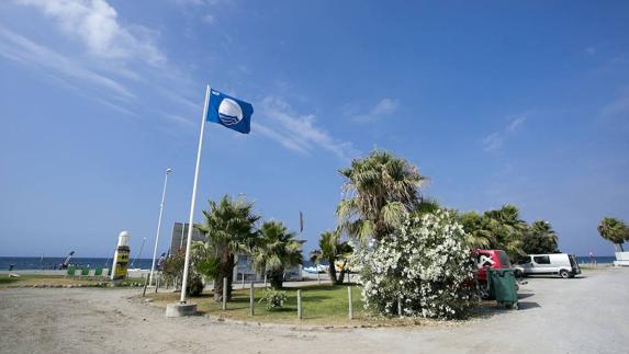 Playa Granada y Torrenueva consiguen las dos únicas banderas azules de la provincia