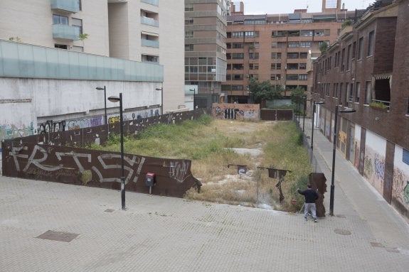 El Ayuntamiento obliga al Arzobispado a sacar a concurso un solar por tenerlo abandonado