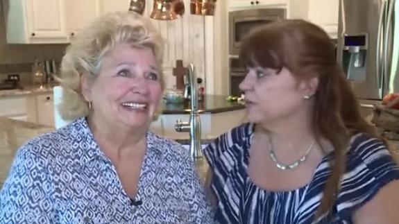 Madre e hija se reencuentran tras 52 años separadas