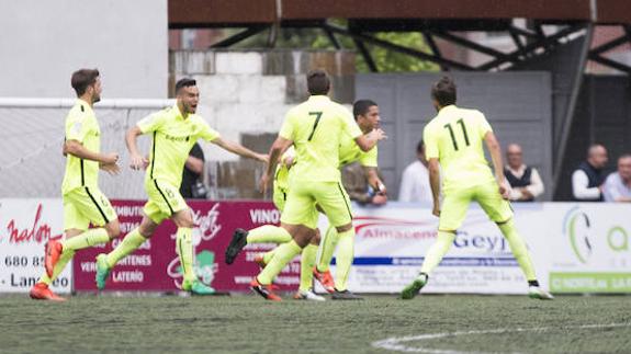 La lesión de Igor Engonga fue la 'cara y la cruz' de la alegría de la UD Almería B en Langreo