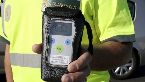 Le multan por saltarse un control en Almería mientras dormía en Sevilla