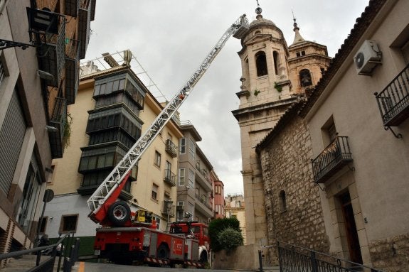 Limpieza en la fachada de San Ildefonso