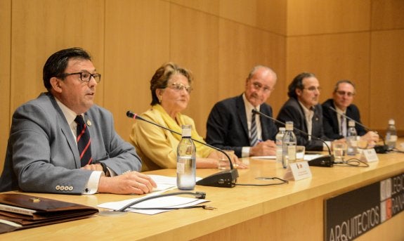 El alcalde de Málaga cree que desplazar salas no cuestiona la capitalidad judicial de Granada